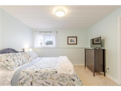 137 Manresa Dr, Fredericton, NB 