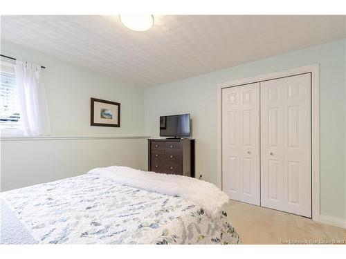 137 Manresa Dr, Fredericton, NB 