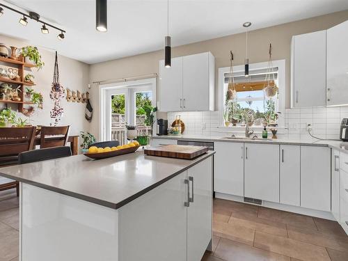 146 Maple Grove Avenue, Timberlea, NS - Indoor Photo Showing Kitchen