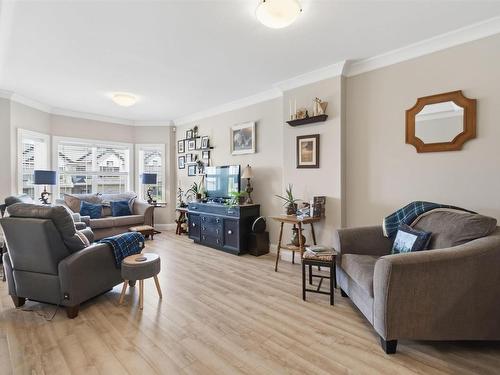 146 Maple Grove Avenue, Timberlea, NS - Indoor Photo Showing Living Room