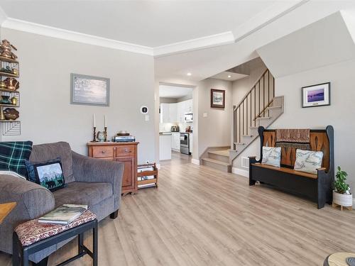 146 Maple Grove Avenue, Timberlea, NS - Indoor Photo Showing Living Room