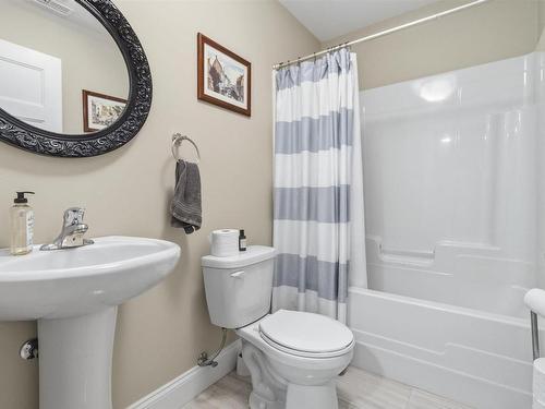 146 Maple Grove Avenue, Timberlea, NS - Indoor Photo Showing Bathroom