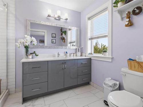 146 Maple Grove Avenue, Timberlea, NS - Indoor Photo Showing Bathroom