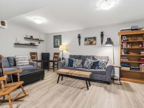 146 Maple Grove Avenue, Timberlea, NS - Indoor Photo Showing Living Room