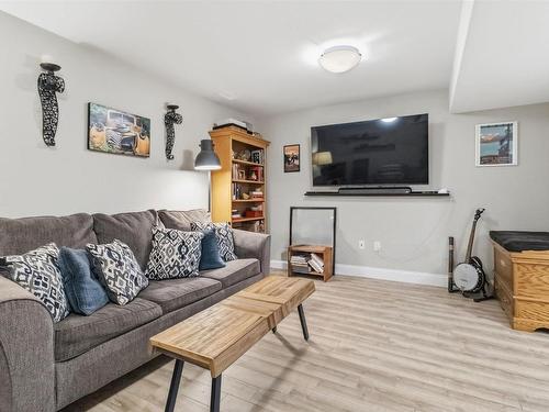 146 Maple Grove Avenue, Timberlea, NS - Indoor Photo Showing Living Room