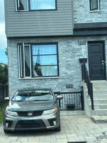 Front of Structure - 3750 Rue Gélineau, Longueuil (Saint-Hubert), QC 