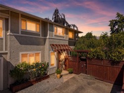 2577 Empire St Victoria, BC V8T 3M5