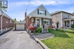 102 BINSWOOD AVENUE Toronto, ON M4C 3N9