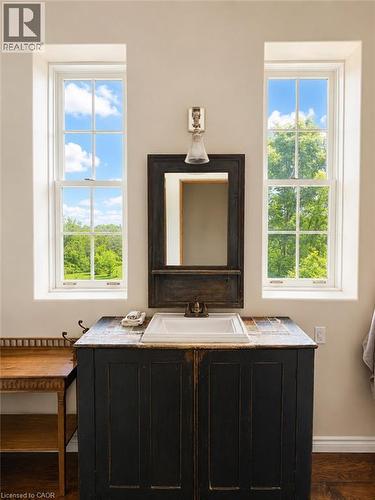6115 Guelph Line, Burlington, ON - Indoor Photo Showing Bathroom