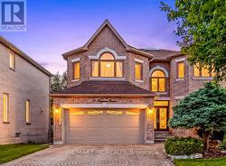 11 PALACE COURT  Richmond Hill, ON L4B 4C3