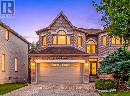 11 PALACE COURT  Richmond Hill, ON L4B 4C3