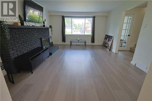 12 Downsview Crescent, Ottawa, ON 