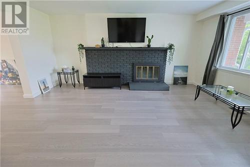 12 Downsview Crescent, Ottawa, ON 
