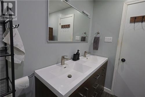 12 Downsview Crescent, Ottawa, ON 