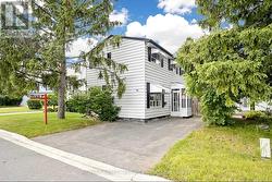 41 HUNTINGWOOD CRESCENT  Brampton, ON L6S 1S5