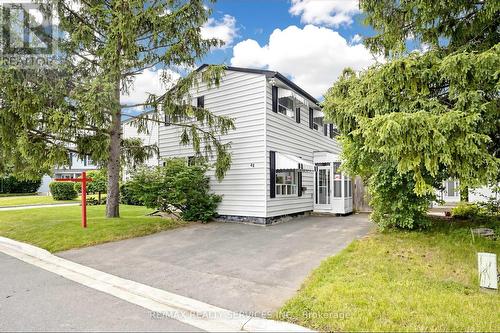 41 HUNTINGWOOD CRESCENT  Brampton, ON L6S 1S5