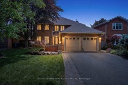 236 Whitchurch Mews  Mississauga, ON L5A 4B3