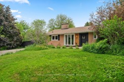 11 Yewfield Crescent Toronto, ON M3B 2Y4