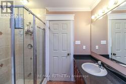 Separate shower ensuite - 