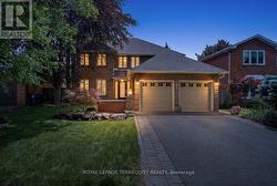 236 WHITCHURCH MEWS  Mississauga, ON L5A 4B3