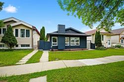 563 Ashworth Street S  Winnipeg, MB R2N 3J6
