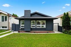 563 Ashworth Street S  Winnipeg, MB R2N 3J6