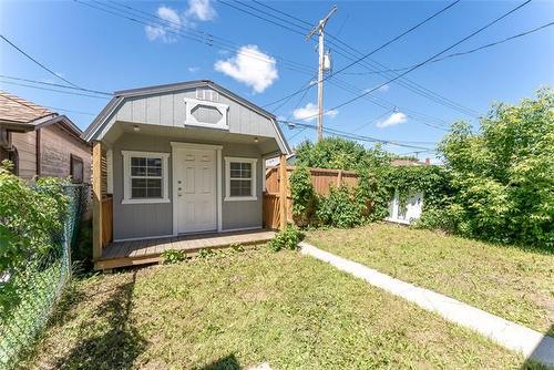 882 Sherburn St, Winnipeg, MB 