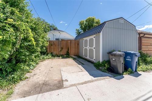 882 Sherburn St, Winnipeg, MB 