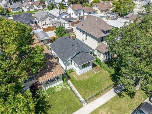882 Sherburn St, Winnipeg, MB 