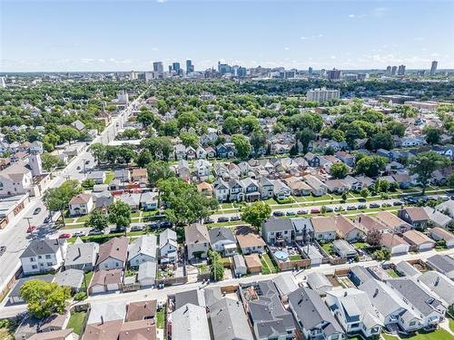882 Sherburn St, Winnipeg, MB 