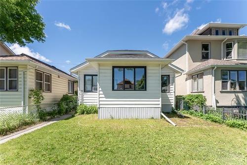 882 Sherburn St, Winnipeg, MB 