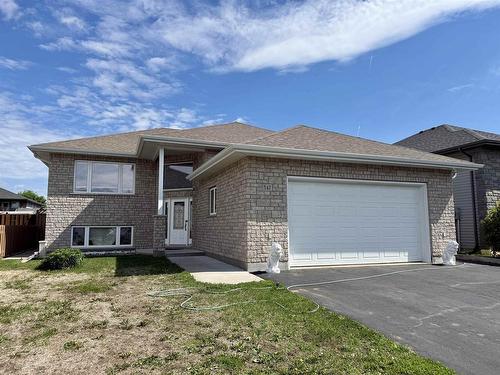 547 Fireweed Bay, Thunder Bay, ON 