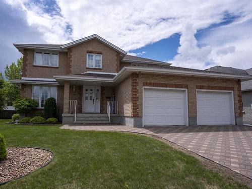 205 Kusznier Crescent  Thunder Bay, ON P7B 6K4