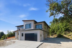 4949 Dixon Lane Lantzville, BC V0R 2H0