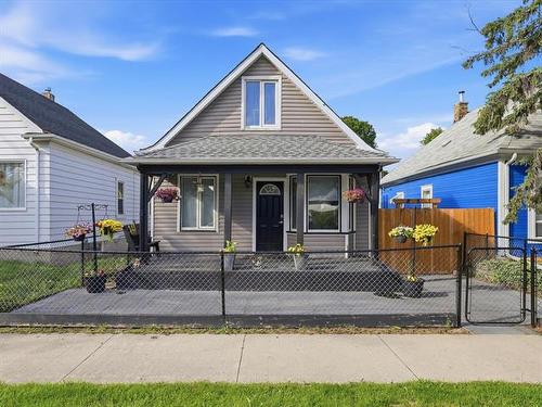 851 Manitoba AVE  Winnipeg, MB R2X 0J7