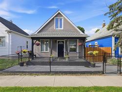 851 Manitoba AVE  Winnipeg, MB R2X 0J7