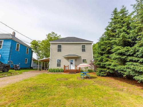 35 Hickman Street  Amherst, NS B4H 2M3