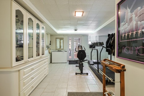 Salle familiale - 228 Ch. De La Boucle, Montebello, QC 