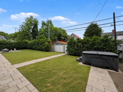 Cour - 471 Av. Murdoch, Rouyn-Noranda, QC 