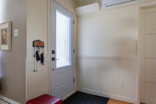 Hall d'entrée/Vestibule - 205 120E Rue, Shawinigan, QC 
