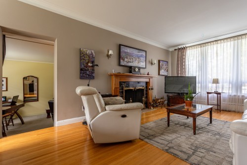 Salon - 205 120E Rue, Shawinigan, QC 