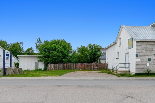 Stationnement - 306 Rue Main, Shawville, QC 