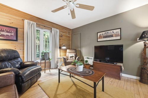 Salle familiale - 28 Ch. Mitchell, Otter Lake, QC 