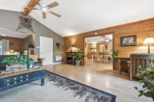Salle familiale - 28 Ch. Mitchell, Otter Lake, QC 