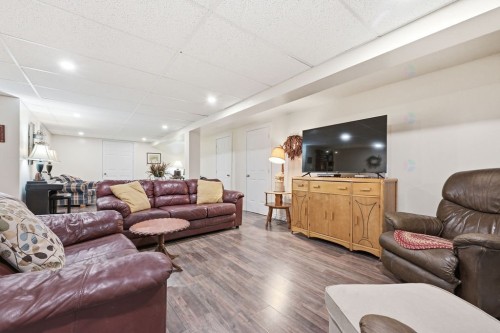 Salle familiale - 28 Ch. Mitchell, Otter Lake, QC 