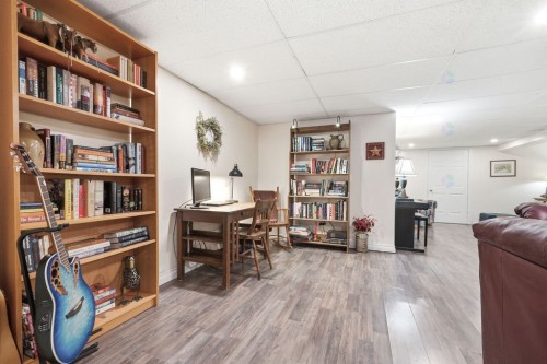 Salle familiale - 28 Ch. Mitchell, Otter Lake, QC 