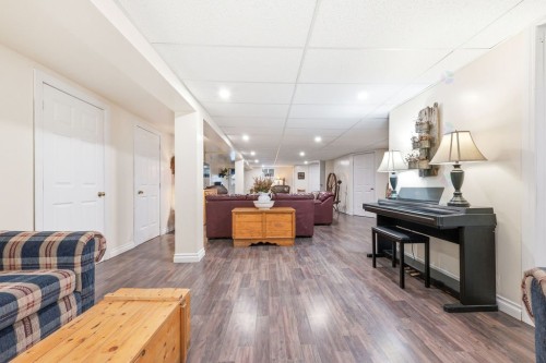 Salle familiale - 28 Ch. Mitchell, Otter Lake, QC 