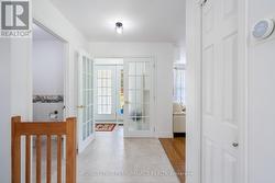 Bright foyer - 