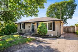 769 TENNYSON AVENUE Oshawa, ON L1H 3K5