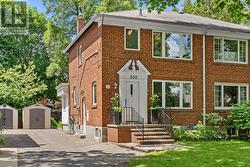 502 SUTHERLAND DRIVE  Toronto, ON M4G 1K8